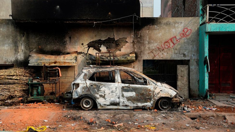 العنف في الهند: ماذا وراء أسوأ موجة عنف طائفي في العاصمة دلهي منذ عقود؟