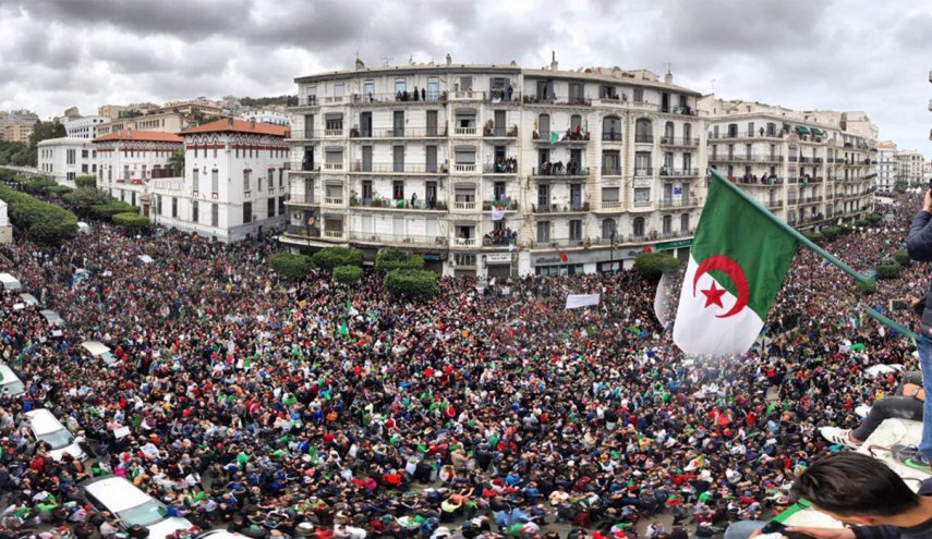 جزائريون تظاهروا للاسبوع الـ55