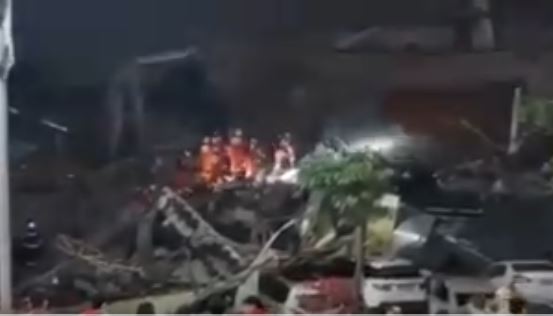 70 شخصا تحت أنقاض فندق انهار في شرق الصين