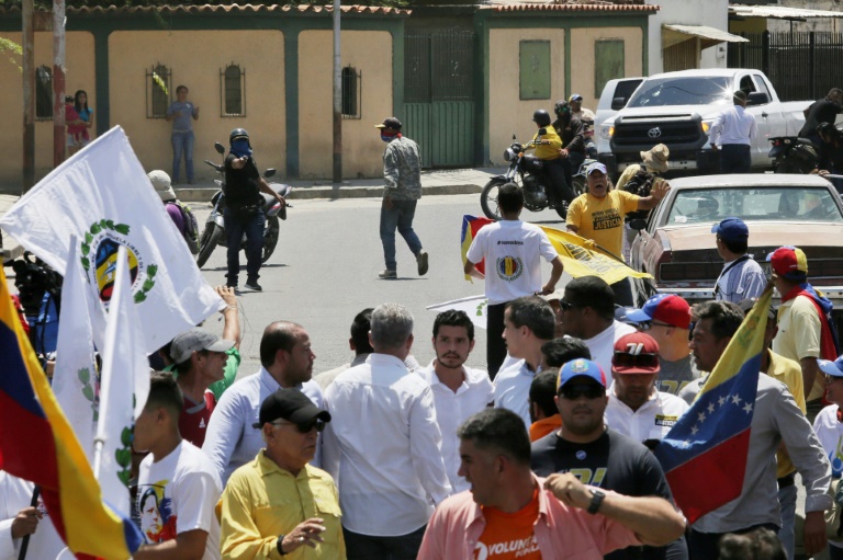 غوايدو يعلن تعرضه لإطلاق نار في فنزويلا