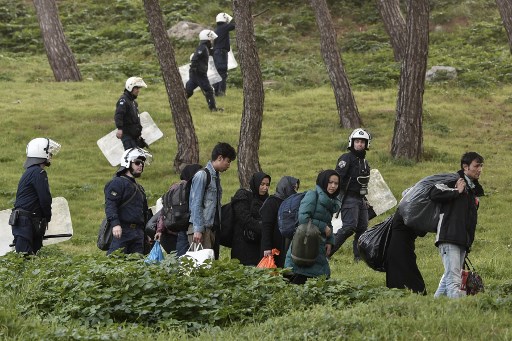 الجيش التركي يحض المهاجرين على عبور الحدود مع اليونان