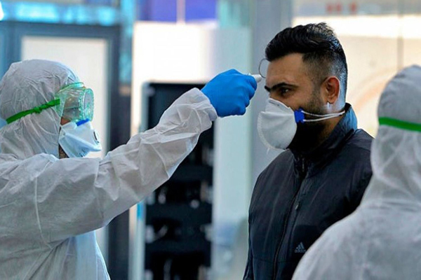 فحص عراقيين خوفا من الاصابة بفيروس كورونا