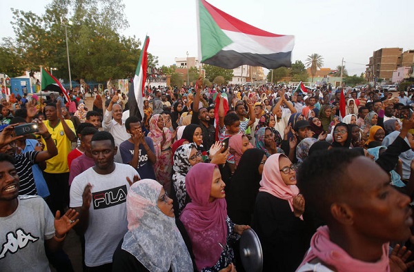 واشنطن ترفع عقوباتها عن 157 مؤسسة سودانية