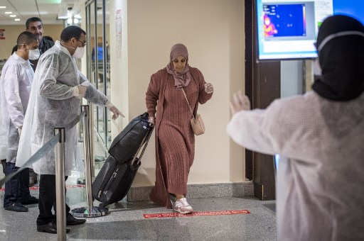اجراءات صحية مشددة في مطار محمد الخامس في الدار البيضاء 