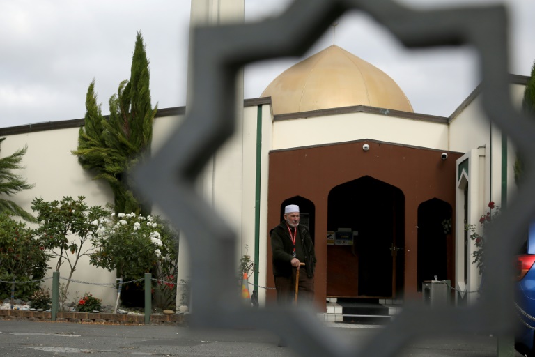 مسجد النور في مدينة كرايست تشيرش في نيوزيلاندا، في 13 آذار/مارس 2020 قبل يومين من الذكرى الأولى للمجزرة التي استهدفته ومسجد ثان في المدينة
