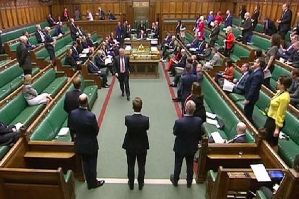 لقطة من داخل جلسة البرلمان البريطاني الاربعاء (بي بي سي)