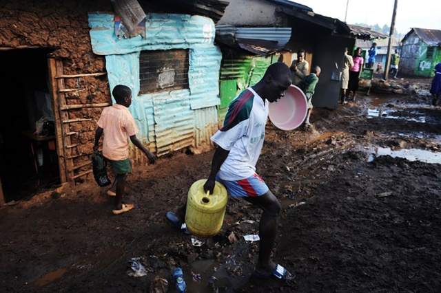 العديد من دول العالم الفقيرة تعاني من عدم توفر المياه