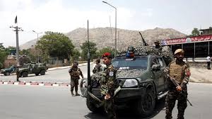 مقتل 24 عنصر أمن أفغانيًا في هجوم نفّذ من الداخل