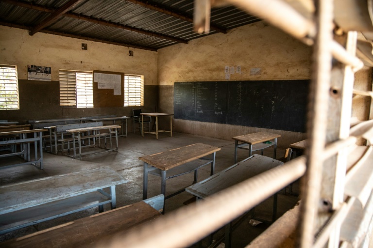 غرفة دراسة فارغة في مدرسة حكومية في واغادوغو في بوركينا فاسو