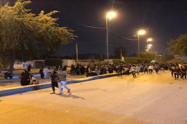 زائرون يخرقون حظر التجوال في الكاظمية ببغداد الليلة الماضية