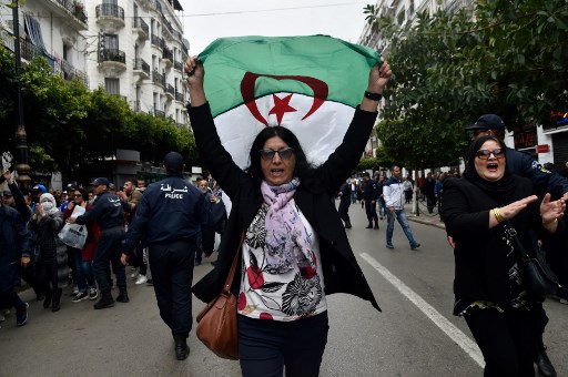 نداءات لتعليق الحراك في الجزائر