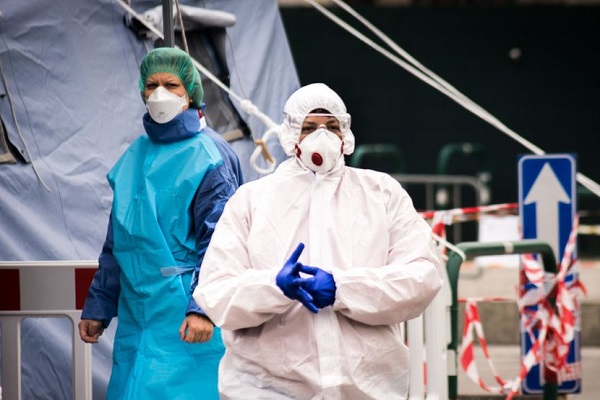 فيروس كورونا: أطباء إيطاليا يضطرون لعلاج بعض المرضى وترك آخرين لمصيرهم بعد تكدس المستشفيات