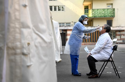 فرنسا تسجل 319 حالة وفاة بفيروس كورونا