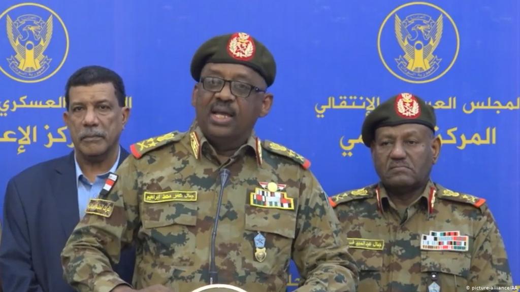 وفاة وزير الدفاع السوداني خلال مشاركته في مفاوضات في جوبا