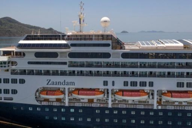 وفاة أربعة من ركاب سفينة رحلات قبالة بنما وخطة لنقل عدد من الركاب
