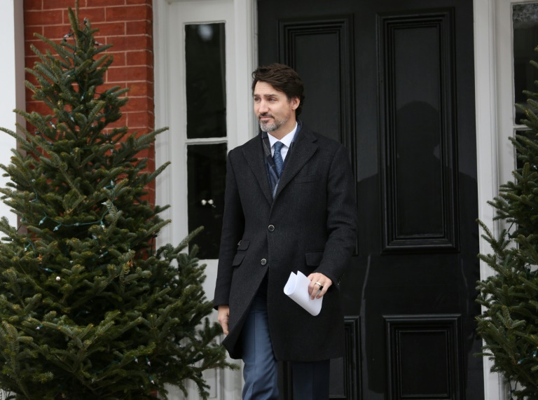 رئيس الوزراء الكندي جاستن ترودو مغادرا منزله لعقد مؤتمر صحافي حول فيروس كورونا في 17 مارس 2020