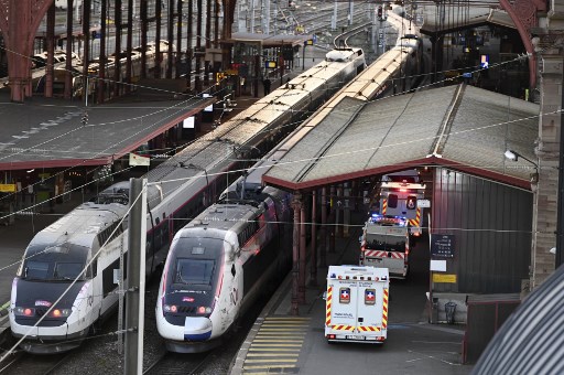 فرنسا تجري أول عملية إجلاء لمرضى كورونا بالقطار السريع