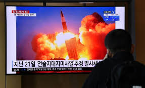كوريا الشمالية تختبر قاذفات صواريخ 
