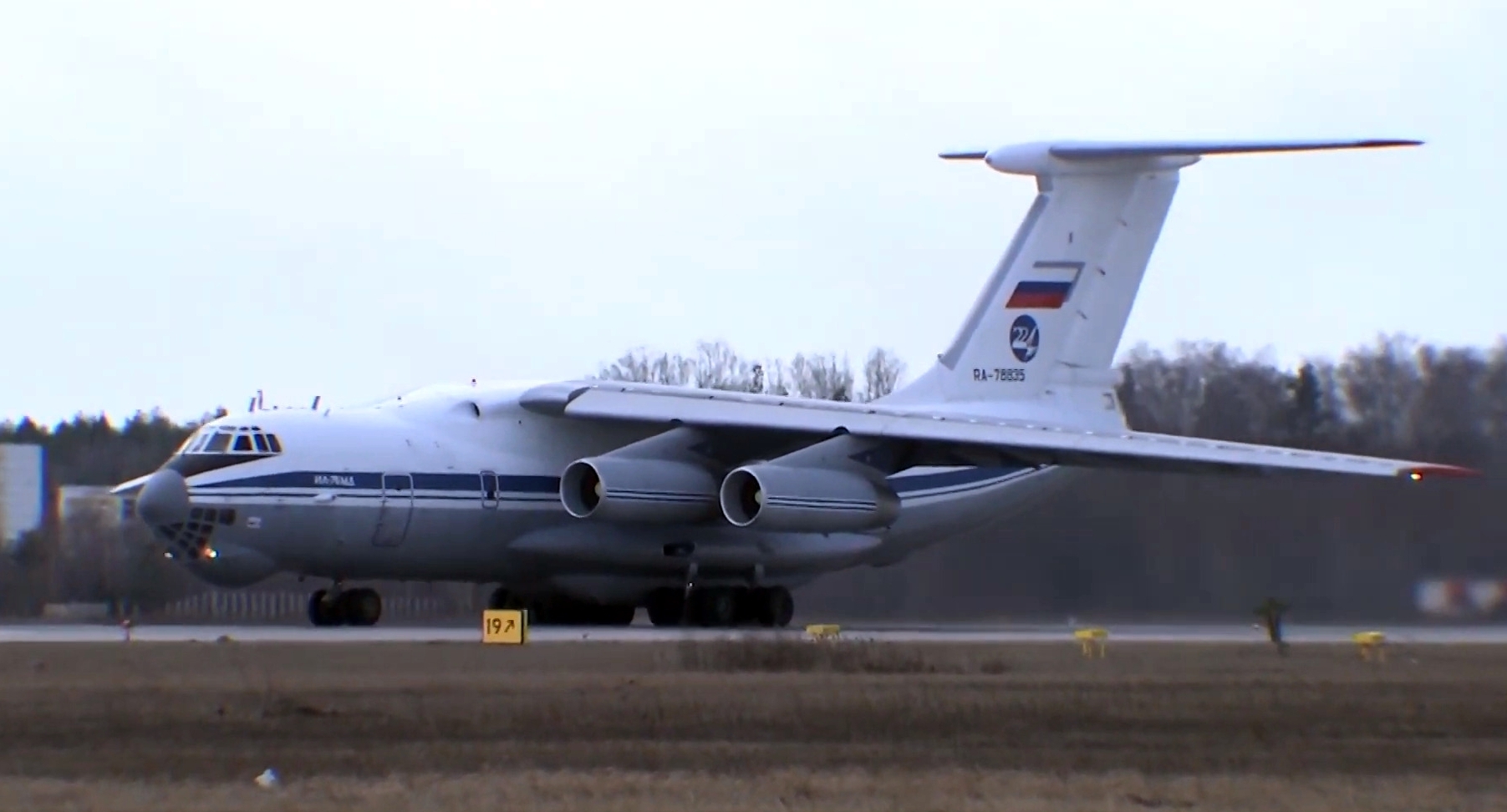 هبوط طائرة روسية محمّلة بمعدات لمكافحة فيروس كورونا في نيويورك