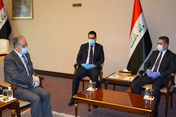 الزرفي مجتمعاً مع وزير الهجرة والمهجرين ورئيس صندوق إعمار العراق
