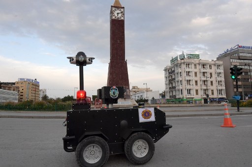 روبوت شرطي لحثّ التونسيين على احترام الحجر الصحي