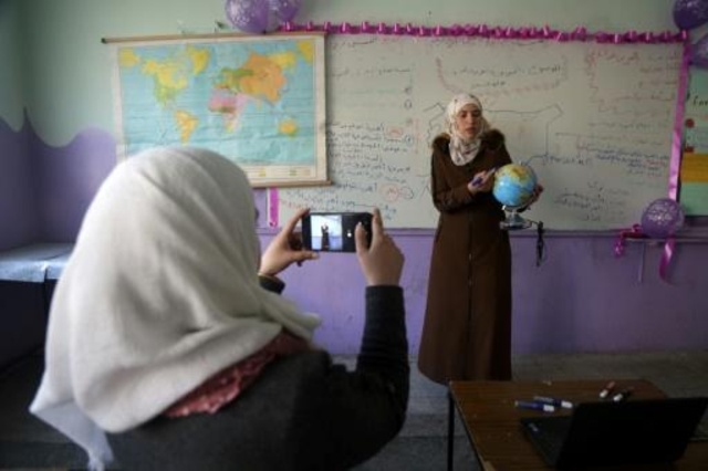 في سوريا التعليم عن بعد ترف في زمن الحرب وفيروس كورونا