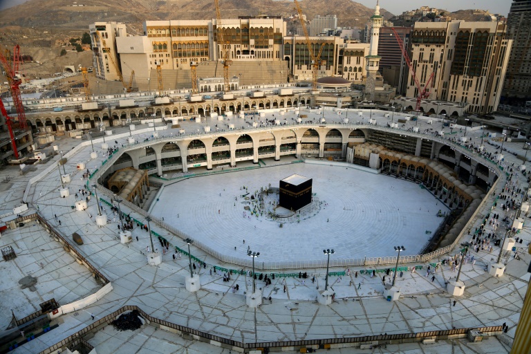 صورة التقطت من الجو لصحن الكعبة في المسجد الحرام الخميس في 5 مارس 2020 تظهر قلة اعداد المصلين في المكان