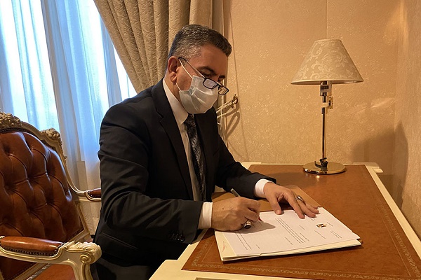 الزرفي يوقع رسالة الى الرئيس العراقي يعتذر فيها عن تشكيل الحكومة