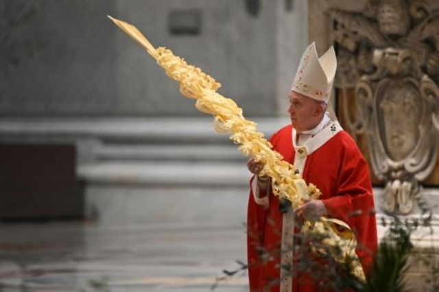 البابا فرنسيس يحيي قداس الشعانين بلا مؤمنين