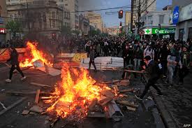 احتجاجات تشيلي تتراجع على وقع مكافحة كوفيد-19