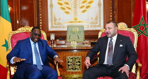 العاهل المغربي مع الرئيس السنغالي في احدى لقاءاتها السابقة بالرباط 