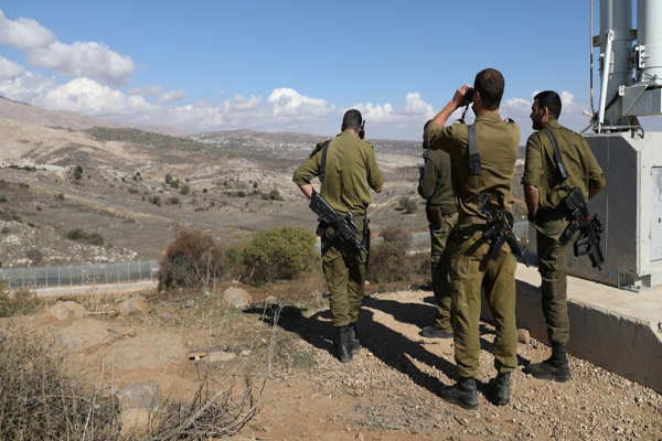 جنود إسرائيليون في الجولان على الحدود السورية