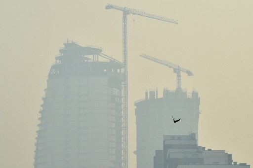 دخان كثيف يغطي سماء كييف بعد اخماد حرائق غابات تشيرنوبيل