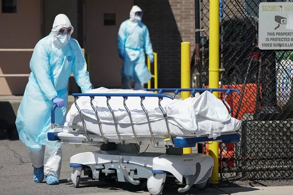 نقل جثمان شخص توفي بفيروس كورونا في نيويورك