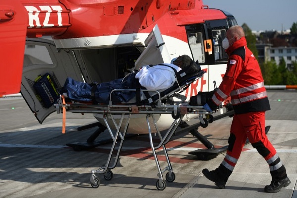 نقل مريض فرنسي على متن مروحية بعد تلقيه العلاج في مستشفى ايسن الجامعي في ألمانيا