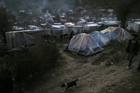 أضرار جراء حريق نشب في مخيم للمهاجرين في اليونان