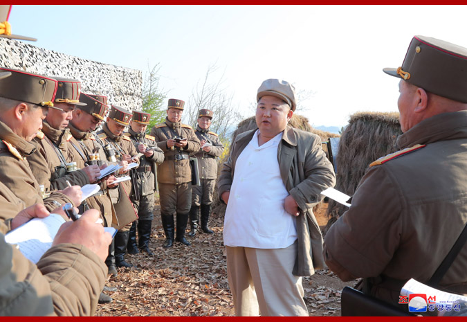زعيم كوريا الشمالية متفقدا وحداته العسكرية في ابريل - صورة لوكالة الانباء المركزية الكورية