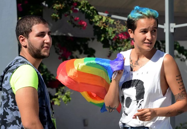 بلدية تونسية تسجل زواجاً لمثليين تم عقده في فرنسا