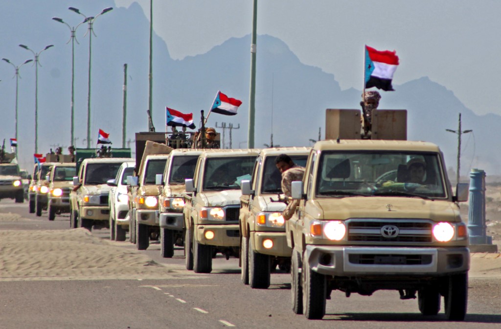 رتل من قوات المجلس الانتقالي الجنوبي الانفصالي يقتحم عدن