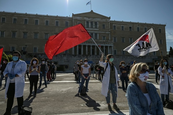 تظاهرة أمام البرلمان اليوناني في أثينا بمناسبة عيد العمال بتاريخ 1 مايو 2020