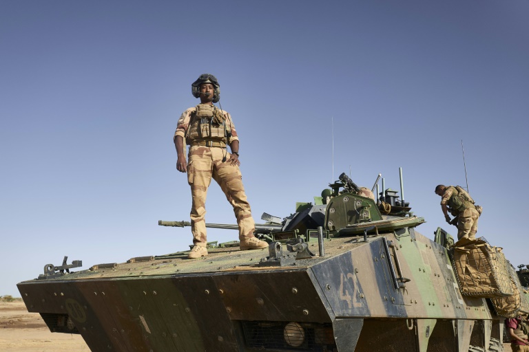 وفاة جندي في القوة الفرنسية جرح في 23 إبريل في مالي