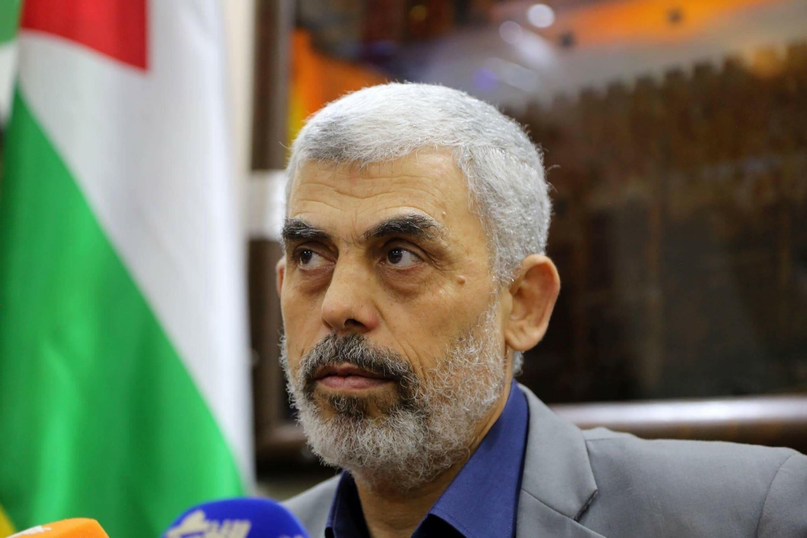  يحيي السنوار قائد حركة حماس في غزة أطلق مبادرة لاجراء صفقة لتبادل الأسرى مع إسرائيل