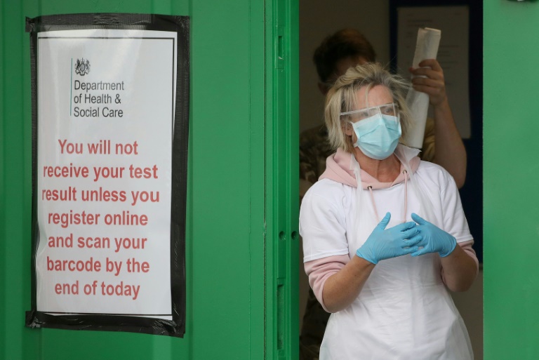 أصاب الفيروس أكثر من 230 ألف شخص في بريطانيا