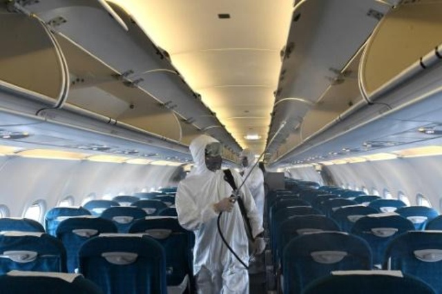 توصية أوروبية بارتداء الكمامات واحترام التباعد خلال الرحلات الجوية