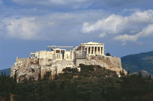 موقع أكروبوليس الأثري في اليونان يفتح أبوابه للزوار