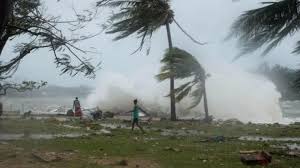 الهند وبنغلادش تستعدان لوصول الإعصار المدمر أمبان وسقوط أول قتيل