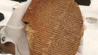 لوح يحمل نصا من ملحمة جلجامش موضع معركة قانونية في الولايات المتحدة