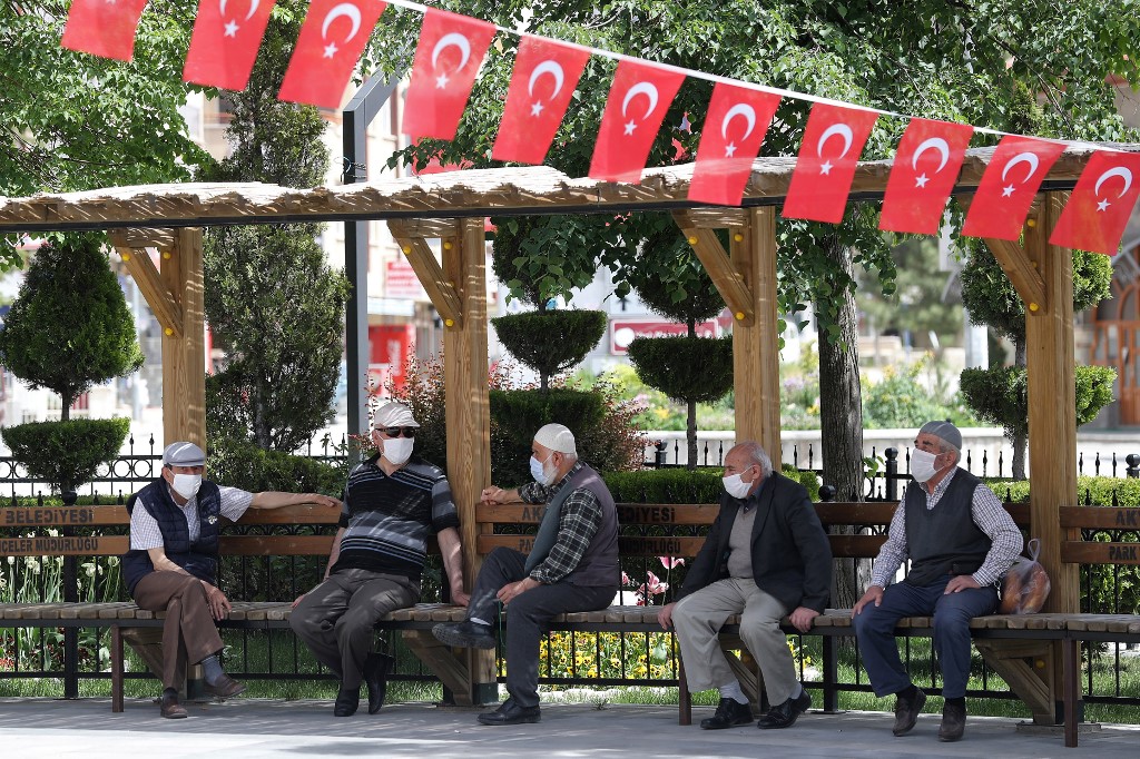 تركيا تفرض حظر التجول في عيد الفطر بسبب كورونا