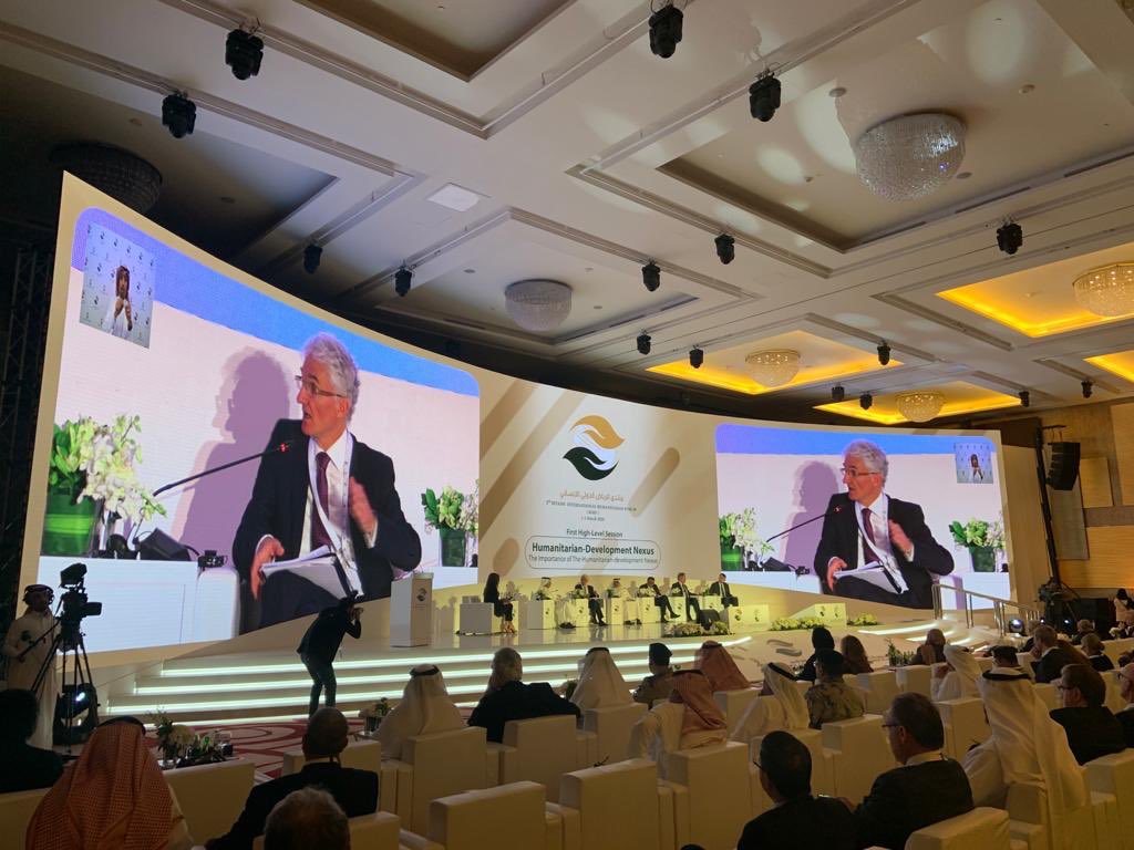 مارك لوكوك متحدثا في الرياض خلال مؤتمر سابق