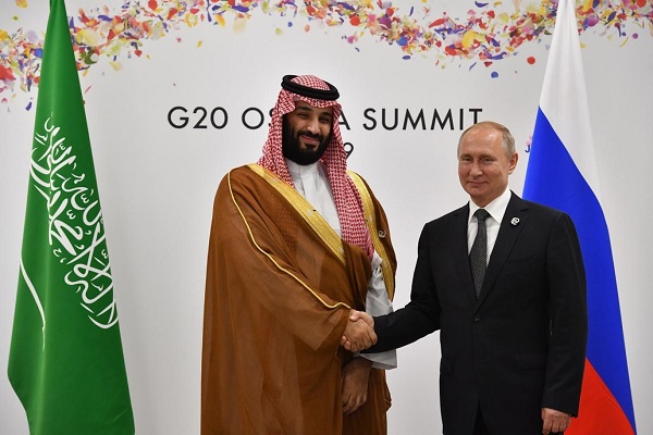 الرئيس الروسي يصافح ولي العهد السعودي الأمير على هامش قمة مجموعة العشرين في أوساكا